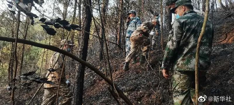 东航搭载132人客机在广西坠毁